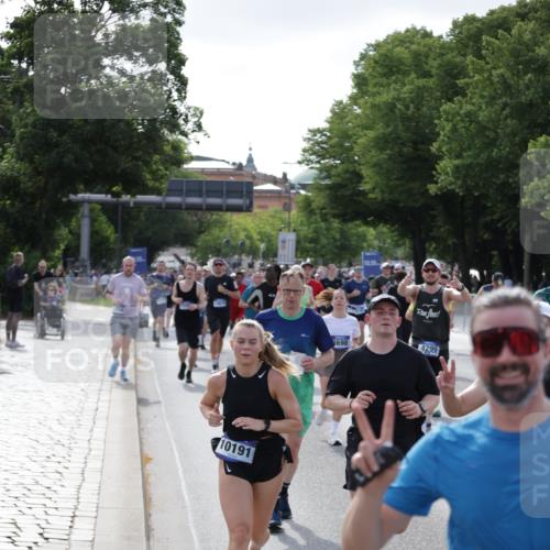 29.06.2025 - hella hamburg halbmarathon Jannik Wohlers http://msf.ph/oto/8254578 29.06.2025 09:56:56 Lombardsbrücke 1030, 1327, 1442, 2025, 2119, 2252, 2595, 2814, 2855, 3048, 3093, 3103, 3698, 4299, 4558, 4986, 5013, 5018, 5021, 5744, 6125, 6720, 6762, 6795, 6942, 7177, 7221, 7259, 7742, 7918, 8447, 9316, 10191, 10192, 10368, 10376, 10549, 10667, 11143, 11339, 11451, 11579, 11747, 12235, 12348, 12421, 12489, 12528, 12580, 12840, 13761, 13794, 14122, 14125, 14192, 14881, 15480, 15484, 15720, 15897, 16043, 16094, 16291, 16732, 16800, 17129, 17130, 17179 meine-sportfotos.de