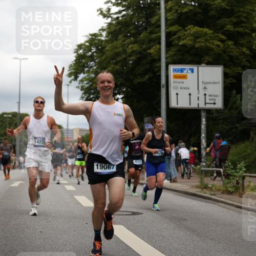 29.06.2025 - hella hamburg halbmarathon Yannick Fuchs http://msf.ph/oto/8254604 29.06.2025 10:48:08 20KM 1267, 1422, 1442, 1549, 1815, 1870, 2432, 3103, 3310, 3898, 4299, 5259, 6260, 6294, 6356, 6374, 6994, 7129, 7395, 7478, 7973, 8223, 8285, 8394, 9032, 9380, 9791, 9922, 10040, 11009, 11430, 11789, 12213, 12321, 12607, 13147, 13794, 13803, 13869, 14026, 14239, 14702, 15113, 15146, 16092, 16574, 16623, 16750, 16780, 17482, 17740, 17765, 18308, 18450, 18514, 18612, 18759, 19067, 19177 meine-sportfotos.de