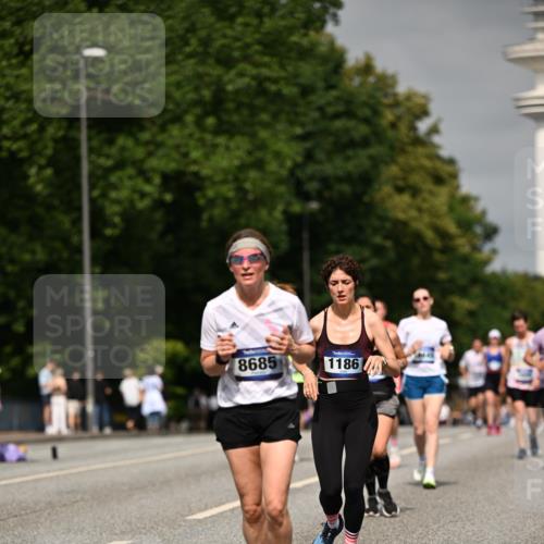 29.06.2025 - hella hamburg halbmarathon Dr. Thomas Lammeyer http://msf.ph/oto/8254614 29.06.2025 10:14:31 Kennedybrücke 1052, 1186, 1456, 5182, 5653, 5806, 7058, 8685, 9150, 9829 meine-sportfotos.de