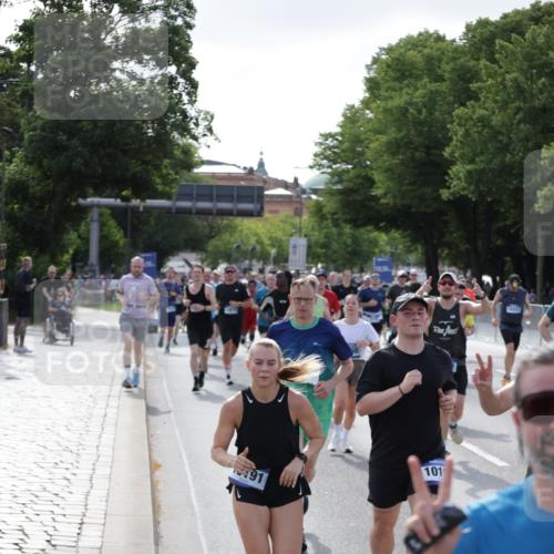 29.06.2025 - hella hamburg halbmarathon Jannik Wohlers http://msf.ph/oto/8254633 29.06.2025 09:56:56 Lombardsbrücke 1030, 1327, 1442, 2025, 2119, 2252, 2595, 2814, 2855, 3048, 3093, 3103, 3698, 4299, 4558, 4986, 5013, 5018, 5021, 5744, 6125, 6720, 6762, 6795, 6942, 7177, 7221, 7259, 7742, 7918, 8447, 9316, 10191, 10192, 10368, 10376, 10549, 10667, 11143, 11339, 11451, 11579, 11747, 12235, 12348, 12421, 12489, 12528, 12580, 12840, 13761, 13794, 14122, 14125, 14192, 14881, 15480, 15484, 15720, 15897, 16043, 16094, 16291, 16732, 16800, 17129, 17130, 17179 meine-sportfotos.de