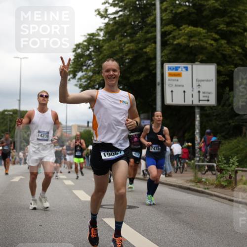 29.06.2025 - hella hamburg halbmarathon Yannick Fuchs http://msf.ph/oto/8254642 29.06.2025 10:48:08 20KM 1267, 1422, 1442, 1549, 1815, 1870, 2432, 3103, 3310, 3898, 4299, 5259, 6260, 6294, 6356, 6374, 6994, 7129, 7395, 7478, 7973, 8223, 8285, 8394, 9032, 9380, 9791, 9922, 10040, 11009, 11430, 11789, 12213, 12321, 12607, 13147, 13794, 13803, 13869, 14026, 14239, 14702, 15113, 15146, 16092, 16574, 16623, 16750, 16780, 17482, 17740, 17765, 18308, 18450, 18514, 18612, 18759, 19067, 19177 meine-sportfotos.de