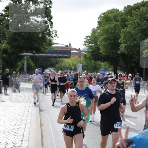 29.06.2025 - hella hamburg halbmarathon Jannik Wohlers http://msf.ph/oto/8254655 29.06.2025 09:56:56 Lombardsbrücke 1030, 1327, 1442, 2025, 2119, 2252, 2595, 2814, 2855, 3048, 3093, 3103, 3698, 4299, 4558, 4986, 5013, 5018, 5021, 5744, 6125, 6720, 6762, 6795, 6942, 7177, 7221, 7259, 7742, 7918, 8447, 9316, 10191, 10192, 10368, 10376, 10549, 10667, 11143, 11339, 11451, 11579, 11747, 12235, 12348, 12421, 12489, 12528, 12580, 12840, 13761, 13794, 14122, 14125, 14192, 14881, 15480, 15484, 15720, 15897, 16043, 16094, 16291, 16732, 16800, 17129, 17130, 17179 meine-sportfotos.de