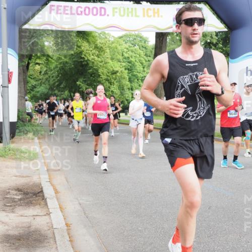 29.06.2025 - hella hamburg halbmarathon MichiJ http://msf.ph/oto/8254660 29.06.2025 10:29:17 Zwischen KM18-KM19 2568, 2797, 5050, 6495, 6771, 9640, 9979, 11767, 12292, 15493, 15542, 16580, 18173, 18192, 18573 meine-sportfotos.de