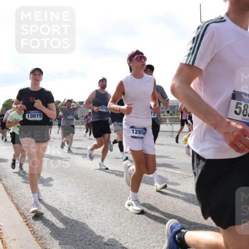 29.06.2025 - hella hamburg halbmarathon Lena Gebhardt http://msf.ph/oto/8254689 29.06.2025 09:56:49 Lombardsbrücke 1381, 1452, 1460, 1496, 1537, 1628, 1657, 1783, 1833, 1877, 2013, 2058, 2074, 2082, 2111, 2208, 2340, 2378, 2396, 2771, 2839, 2869, 2878, 2953, 2996, 3256, 3296, 3310, 3575, 3652, 3791, 4065, 4377, 4404, 4635, 4711, 4770, 4833, 4897, 5008, 5169, 5194, 5319, 5482, 5600, 5839, 5978, 6033, 6286, 6377, 6511, 6512, 6561, 6562, 6631, 7176, 7383, 7475, 7583, 8112, 8261, 8313, 8361, 8572, 8587, 8618, 8651, 8661, 8710, 8813, 8863, 8921, 8930, 8996, 9060, 9082, 9497, 9597, 9638 meine-sportfotos.de