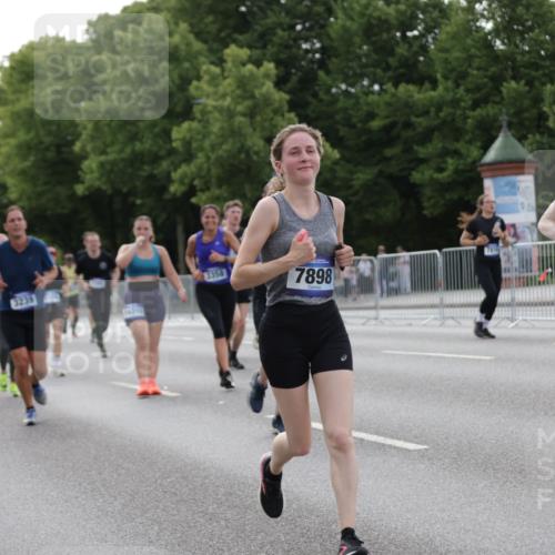 29.06.2025 - hella hamburg halbmarathon Jannik Wohlers http://msf.ph/oto/8254707 29.06.2025 10:31:30 Lombardsbrücke 1235, 1373, 1879, 2384, 2672, 2831, 2832, 3221, 3239, 3358, 3571, 3751, 3752, 4877, 5156, 5601, 6160, 6718, 6727, 7295, 7334, 7344, 7695, 7816, 7898, 8304, 8538, 8620, 8806, 9078, 9104, 9478, 9882, 10148, 10421, 10435, 10653, 11178, 12319, 12663, 12755, 13026, 14536, 14793, 15102, 16310, 17118, 17342, 18283, 18369, 18428, 18433, 18629, 18838, 18931 meine-sportfotos.de