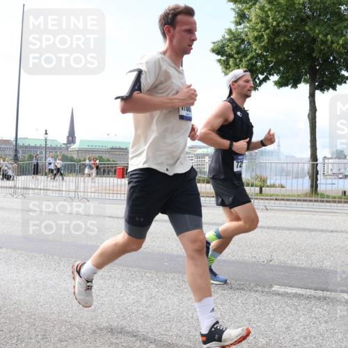 29.06.2025 - hella hamburg halbmarathon Lena Gebhardt http://msf.ph/oto/8254782 29.06.2025 10:10:37 Lombardsbrücke 1166, 1186, 1573, 4389, 5182, 5440, 5990, 5991, 7042, 7250, 7333, 7636, 7685, 8219, 8890, 9169, 9681, 9816, 9829, 11180, 11355, 11887, 11904, 11905, 12008, 12426, 12629, 13588, 13594, 13797, 13825, 13901, 14679, 14822, 15214, 15409, 16166, 16344, 16639, 16808, 16872, 17148, 17532, 17730, 18949, 19023 meine-sportfotos.de