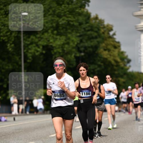 29.06.2025 - hella hamburg halbmarathon Dr. Thomas Lammeyer http://msf.ph/oto/8254808 29.06.2025 10:14:31 Kennedybrücke 1052, 1186, 1456, 5182, 5653, 5806, 7058, 8685, 9150, 9829 meine-sportfotos.de