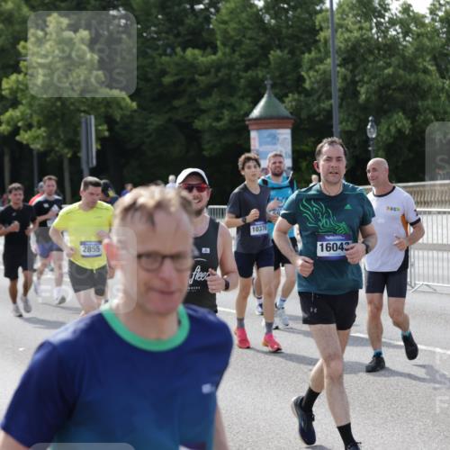 29.06.2025 - hella hamburg halbmarathon Jannik Wohlers http://msf.ph/oto/8254816 29.06.2025 09:56:59 Lombardsbrücke 1030, 1086, 1193, 1327, 1442, 2119, 2252, 2444, 2595, 2814, 2855, 3048, 3096, 3103, 3698, 4299, 4558, 4986, 5013, 5018, 5021, 5024, 5633, 6125, 6720, 6762, 6795, 6942, 7221, 7259, 7397, 7742, 8447, 9316, 10191, 10192, 10215, 10368, 10376, 10549, 10667, 11143, 11339, 11430, 11579, 12235, 12348, 12421, 12440, 12489, 12580, 12607, 12840, 13761, 13794, 14122, 14192, 14737, 14881, 15480, 15484, 15720, 15897, 16043, 16094, 16800, 17129, 17130, 17179 meine-sportfotos.de