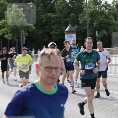 29.06.2025 - hella hamburg halbmarathon Jannik Wohlers http://msf.ph/oto/8254838 29.06.2025 09:56:59 Lombardsbrücke 1030, 1086, 1193, 1327, 1442, 2119, 2252, 2444, 2595, 2814, 2855, 3048, 3096, 3103, 3698, 4299, 4558, 4986, 5013, 5018, 5021, 5024, 5633, 6125, 6720, 6762, 6795, 6942, 7221, 7259, 7397, 7742, 8447, 9316, 10191, 10192, 10215, 10368, 10376, 10549, 10667, 11143, 11339, 11430, 11579, 12235, 12348, 12421, 12440, 12489, 12580, 12607, 12840, 13761, 13794, 14122, 14192, 14737, 14881, 15480, 15484, 15720, 15897, 16043, 16094, 16800, 17129, 17130, 17179 meine-sportfotos.de