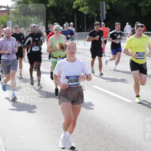 29.06.2025 - hella hamburg halbmarathon Jannik Wohlers http://msf.ph/oto/8254871 29.06.2025 09:56:59 Lombardsbrücke 1030, 1086, 1193, 1327, 1442, 2119, 2252, 2444, 2595, 2814, 2855, 3048, 3096, 3103, 3698, 4299, 4558, 4986, 5013, 5018, 5021, 5024, 5633, 6125, 6720, 6762, 6795, 6942, 7221, 7259, 7397, 7742, 8447, 9316, 10191, 10192, 10215, 10368, 10376, 10549, 10667, 11143, 11339, 11430, 11579, 12235, 12348, 12421, 12440, 12489, 12580, 12607, 12840, 13761, 13794, 14122, 14192, 14737, 14881, 15480, 15484, 15720, 15897, 16043, 16094, 16800, 17129, 17130, 17179 meine-sportfotos.de