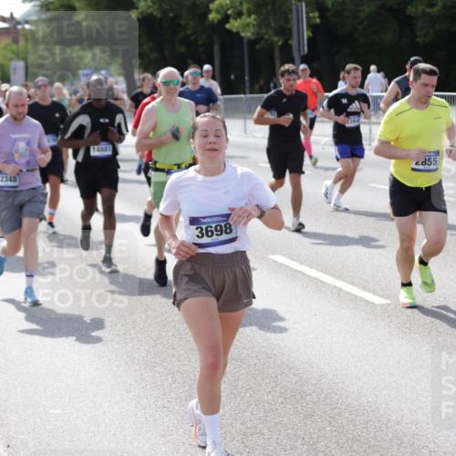 29.06.2025 - hella hamburg halbmarathon Jannik Wohlers http://msf.ph/oto/8254904 29.06.2025 09:56:59 Lombardsbrücke 1030, 1086, 1193, 1327, 1442, 2119, 2252, 2444, 2595, 2814, 2855, 3048, 3096, 3103, 3698, 4299, 4558, 4986, 5013, 5018, 5021, 5024, 5633, 6125, 6720, 6762, 6795, 6942, 7221, 7259, 7397, 7742, 8447, 9316, 10191, 10192, 10215, 10368, 10376, 10549, 10667, 11143, 11339, 11430, 11579, 12235, 12348, 12421, 12440, 12489, 12580, 12607, 12840, 13761, 13794, 14122, 14192, 14737, 14881, 15480, 15484, 15720, 15897, 16043, 16094, 16800, 17129, 17130, 17179 meine-sportfotos.de