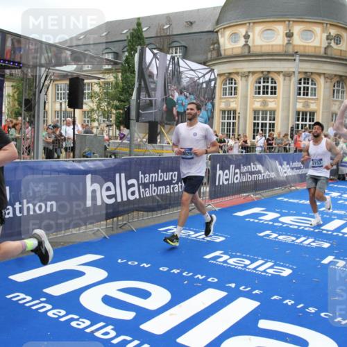 29.06.2025 - hella hamburg halbmarathon Michael Strokosch http://msf.ph/oto/8254916 29.06.2025 10:50:34 Ziel 1750, 3414, 4127, 5447, 6282, 7397, 8153, 8576, 11214, 11455, 12624, 13812, 14626, 15803, 16806, 17179, 17247, 17319, 18006, 18394 meine-sportfotos.de