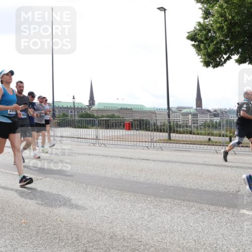 29.06.2025 - hella hamburg halbmarathon Lena Gebhardt http://msf.ph/oto/8254922 29.06.2025 10:45:49 Lombardsbrücke 1004, 1033, 1060, 1085, 1100, 1104, 1421, 1426, 1555, 1713, 1854, 1867, 1868, 1983, 2008, 2216, 2217, 2398, 2522, 2550, 2657, 2664, 2773, 2917, 2954, 2965, 2973, 3357, 3377, 4104, 4223, 4224, 4306, 4317, 4388, 4572, 5044, 5339, 5635, 5703, 5769, 5770, 5892, 5949, 6133, 6150, 6333, 6392, 6623, 6911, 6922, 7268, 7283, 7356, 7530, 7541, 7605, 7859, 7894, 8745, 9120, 9121, 9426, 9620, 10030, 10182, 10225, 10327, 10329, 10367, 10511, 11358 meine-sportfotos.de