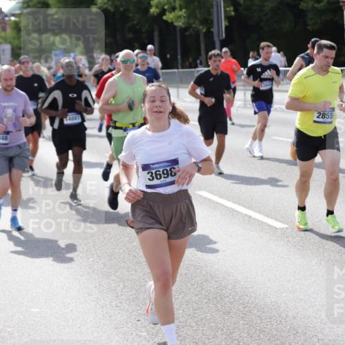 29.06.2025 - hella hamburg halbmarathon Jannik Wohlers http://msf.ph/oto/8254925 29.06.2025 09:57:00 Lombardsbrücke 1030, 1086, 1193, 1327, 1422, 1442, 2119, 2252, 2444, 2595, 2814, 2855, 3048, 3096, 3103, 3698, 4299, 4558, 4986, 5013, 5018, 5021, 5024, 5633, 6125, 6720, 6762, 6795, 6942, 7221, 7397, 7742, 7930, 7932, 8447, 9316, 10191, 10192, 10215, 10368, 10376, 10549, 10667, 11143, 11339, 11430, 11579, 12235, 12348, 12421, 12440, 12489, 12580, 12607, 12840, 13761, 13794, 14122, 14192, 14737, 14881, 15480, 15484, 15720, 15897, 16043, 16800, 17129, 17130, 17179 meine-sportfotos.de
