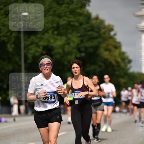 29.06.2025 - hella hamburg halbmarathon Dr. Thomas Lammeyer http://msf.ph/oto/8254939 29.06.2025 10:14:32 Kennedybrücke 1052, 1186, 1456, 5182, 5653, 5806, 7058, 8685, 9150, 9829 meine-sportfotos.de
