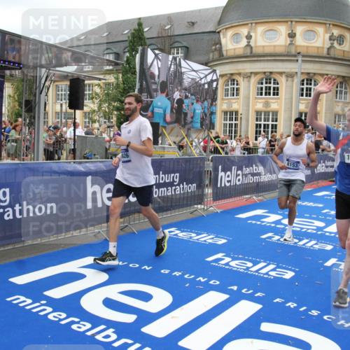 29.06.2025 - hella hamburg halbmarathon Michael Strokosch http://msf.ph/oto/8254965 29.06.2025 10:50:35 Ziel 1750, 3414, 4127, 5447, 6282, 7397, 8153, 8576, 11214, 11455, 12624, 13812, 14626, 15803, 16806, 17179, 17247, 17319, 18006 meine-sportfotos.de