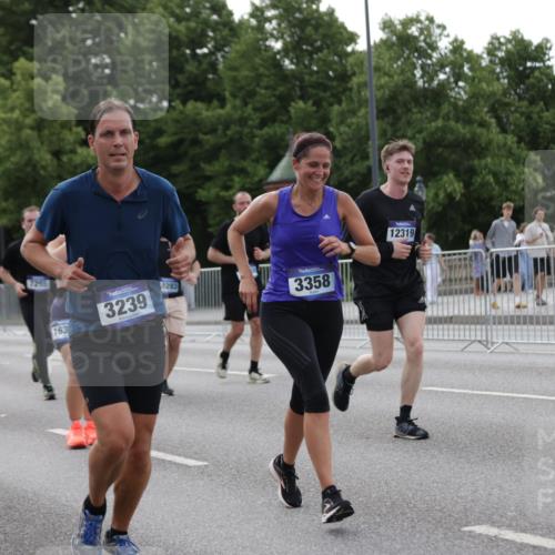 29.06.2025 - hella hamburg halbmarathon Jannik Wohlers http://msf.ph/oto/8255041 29.06.2025 10:31:32 Lombardsbrücke 1311, 1373, 2384, 2672, 2831, 2832, 3221, 3239, 3358, 3751, 3752, 4877, 5156, 5601, 6160, 6718, 6727, 7295, 7334, 7344, 7695, 7789, 7816, 7898, 8304, 8538, 8620, 9078, 9478, 10148, 10653, 12319, 12663, 12755, 13026, 14536, 14793, 15102, 16200, 16310, 17118, 17342, 17958, 18283, 18369, 18428, 18433, 18629, 18838, 18931 meine-sportfotos.de