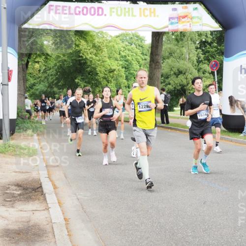 29.06.2025 - hella hamburg halbmarathon MichiJ http://msf.ph/oto/8255085 29.06.2025 10:29:20 Zwischen KM18-KM19 1912, 2797, 4303, 5050, 6429, 6495, 6771, 7774, 9640, 9979, 10783, 12292, 13457, 15493, 15542, 16201, 16347, 16580, 17971, 18192, 18573, 18802 meine-sportfotos.de