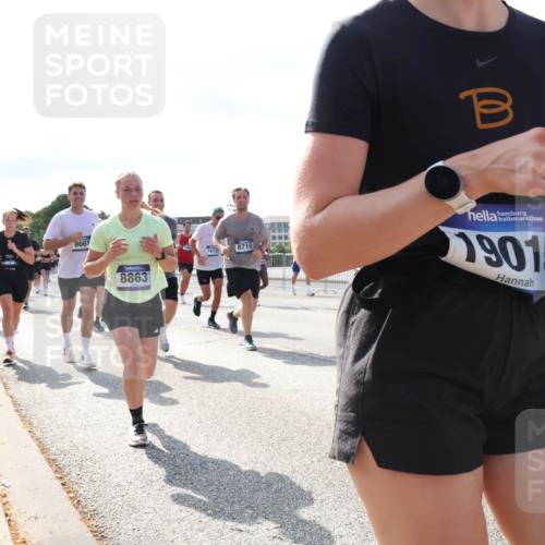 29.06.2025 - hella hamburg halbmarathon Lena Gebhardt http://msf.ph/oto/8255117 29.06.2025 09:56:50 Lombardsbrücke 1381, 1452, 1460, 1496, 1537, 1628, 1657, 1783, 1833, 1877, 2013, 2058, 2074, 2082, 2111, 2208, 2340, 2378, 2396, 2771, 2839, 2869, 2878, 2953, 2996, 3256, 3296, 3310, 3575, 3652, 3791, 4065, 4377, 4404, 4635, 4711, 4726, 4770, 4833, 4897, 5008, 5169, 5194, 5319, 5482, 5839, 5978, 6033, 6286, 6377, 6511, 6512, 6561, 6562, 6631, 7176, 7383, 7475, 7583, 8112, 8261, 8313, 8361, 8572, 8587, 8618, 8651, 8661, 8710, 8813, 8863, 8921, 8930, 8996, 9060, 9082, 9497, 9597, 9638 meine-sportfotos.de