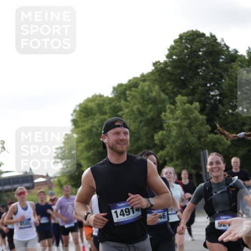 29.06.2025 - hella hamburg halbmarathon Jannik Wohlers http://msf.ph/oto/8255118 29.06.2025 09:57:21 Lombardsbrücke 1094, 1320, 1321, 1422, 1563, 1870, 2448, 2488, 2946, 3058, 3114, 3999, 4261, 4379, 5032, 5305, 5775, 5820, 5907, 6355, 6356, 6374, 6569, 6585, 6628, 6776, 7134, 7478, 7594, 7930, 7932, 7952, 7973, 7976, 8172, 8176, 8413, 8973, 9214, 9227, 9739, 9835, 10860, 11208, 11512, 11832, 12155, 12961, 13701, 13750, 14300, 14865, 14914, 15134, 15146, 15169, 15395, 15426, 15496, 15712, 16008, 16009, 16039, 16047, 16285, 16320, 16750, 16980, 17640, 17642 meine-sportfotos.de