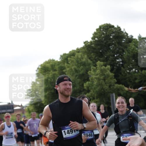 29.06.2025 - hella hamburg halbmarathon Jannik Wohlers http://msf.ph/oto/8255165 29.06.2025 09:57:21 Lombardsbrücke 1094, 1320, 1321, 1422, 1563, 1870, 2448, 2488, 2946, 3058, 3114, 3999, 4261, 4379, 5032, 5305, 5775, 5820, 5907, 6355, 6356, 6374, 6569, 6585, 6628, 6776, 7134, 7478, 7594, 7930, 7932, 7952, 7973, 7976, 8172, 8176, 8413, 8973, 9214, 9227, 9739, 9835, 10860, 11208, 11512, 11832, 12155, 12961, 13701, 13750, 14300, 14865, 14914, 15134, 15146, 15169, 15395, 15426, 15496, 15712, 16008, 16009, 16039, 16047, 16285, 16320, 16750, 16980, 17640, 17642 meine-sportfotos.de