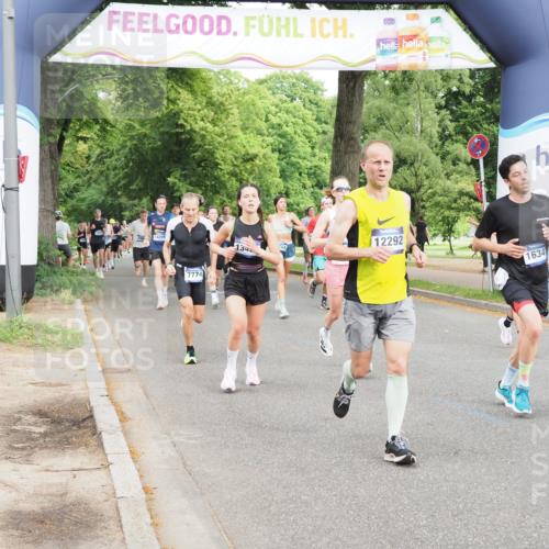 29.06.2025 - hella hamburg halbmarathon MichiJ http://msf.ph/oto/8255183 29.06.2025 10:29:20 Zwischen KM18-KM19 1912, 2797, 4303, 5050, 6429, 6495, 6771, 7774, 9640, 9979, 10783, 12292, 13457, 15493, 15542, 16201, 16347, 16580, 17971, 18192, 18573, 18802 meine-sportfotos.de