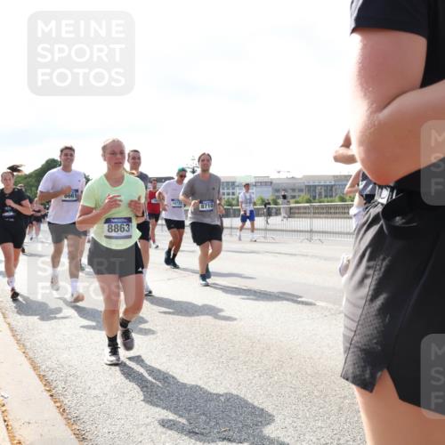 29.06.2025 - hella hamburg halbmarathon Lena Gebhardt http://msf.ph/oto/8255197 29.06.2025 09:56:50 Lombardsbrücke 1381, 1452, 1460, 1496, 1537, 1628, 1657, 1783, 1833, 1877, 2013, 2058, 2074, 2082, 2111, 2208, 2340, 2378, 2396, 2771, 2839, 2869, 2878, 2953, 2996, 3256, 3296, 3310, 3575, 3652, 3791, 4065, 4377, 4404, 4635, 4711, 4726, 4770, 4833, 4897, 5008, 5169, 5194, 5319, 5482, 5839, 5978, 6033, 6286, 6377, 6511, 6512, 6561, 6562, 6631, 7176, 7383, 7475, 7583, 8112, 8261, 8313, 8361, 8572, 8587, 8618, 8651, 8661, 8710, 8813, 8863, 8921, 8930, 8996, 9060, 9082, 9497, 9597, 9638 meine-sportfotos.de
