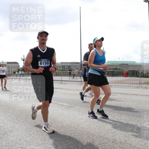 29.06.2025 - hella hamburg halbmarathon Lena Gebhardt http://msf.ph/oto/8255279 29.06.2025 10:45:49 Lombardsbrücke 1004, 1033, 1060, 1085, 1100, 1104, 1421, 1426, 1555, 1713, 1854, 1867, 1868, 1983, 2008, 2216, 2217, 2398, 2522, 2550, 2657, 2664, 2773, 2917, 2954, 2965, 2973, 3357, 3377, 4104, 4223, 4224, 4306, 4317, 4388, 4572, 5044, 5339, 5635, 5703, 5769, 5770, 5892, 5949, 6133, 6150, 6333, 6392, 6623, 6911, 6922, 7268, 7283, 7356, 7530, 7541, 7605, 7859, 7894, 8745, 9120, 9121, 9426, 9620, 10030, 10182, 10225, 10327, 10329, 10367, 10511, 11358 meine-sportfotos.de