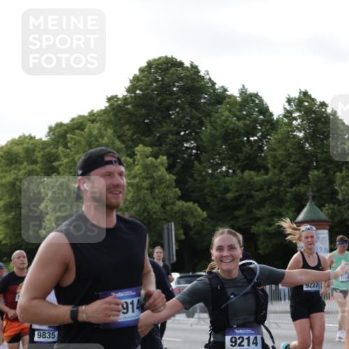 29.06.2025 - hella hamburg halbmarathon Jannik Wohlers http://msf.ph/oto/8255337 29.06.2025 09:57:21 Lombardsbrücke 1094, 1320, 1321, 1422, 1563, 1870, 2448, 2488, 2946, 3058, 3114, 3999, 4261, 4379, 5032, 5305, 5775, 5820, 5907, 6355, 6356, 6374, 6569, 6585, 6628, 6776, 7134, 7478, 7594, 7930, 7932, 7952, 7973, 7976, 8172, 8176, 8413, 8973, 9214, 9227, 9739, 9835, 10860, 11208, 11512, 11832, 12155, 12961, 13701, 13750, 14300, 14865, 14914, 15134, 15146, 15169, 15395, 15426, 15496, 15712, 16008, 16009, 16039, 16047, 16285, 16320, 16750, 16980, 17640, 17642 meine-sportfotos.de