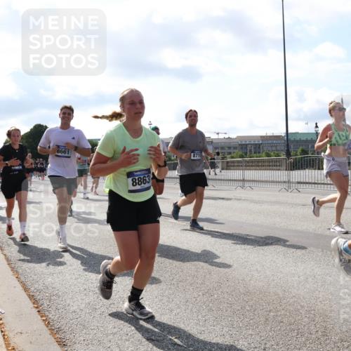 29.06.2025 - hella hamburg halbmarathon Lena Gebhardt http://msf.ph/oto/8255363 29.06.2025 09:56:51 Lombardsbrücke 1381, 1460, 1496, 1537, 1628, 1657, 1783, 1833, 1877, 2013, 2025, 2058, 2074, 2082, 2111, 2208, 2340, 2378, 2396, 2771, 2839, 2869, 2878, 2953, 2996, 3093, 3256, 3296, 3310, 3575, 3652, 3791, 4065, 4377, 4404, 4635, 4711, 4726, 4770, 4833, 4897, 5008, 5169, 5194, 5319, 5839, 5978, 6033, 6286, 6377, 6511, 6512, 6561, 6562, 6631, 7176, 7383, 7475, 8112, 8261, 8313, 8361, 8572, 8587, 8618, 8651, 8661, 8710, 8813, 8863, 8921, 8930, 9060, 9082, 9497, 9597, 9638 meine-sportfotos.de