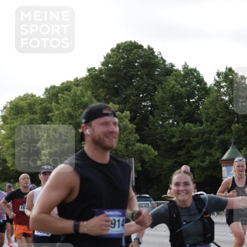 29.06.2025 - hella hamburg halbmarathon Jannik Wohlers http://msf.ph/oto/8255381 29.06.2025 09:57:21 Lombardsbrücke 1094, 1320, 1321, 1422, 1563, 1870, 2448, 2488, 2946, 3058, 3114, 3999, 4261, 4379, 5032, 5305, 5775, 5820, 5907, 6355, 6356, 6374, 6569, 6585, 6628, 6776, 7134, 7478, 7594, 7930, 7932, 7952, 7973, 7976, 8172, 8176, 8413, 8973, 9214, 9227, 9739, 9835, 10860, 11208, 11512, 11832, 12155, 12961, 13701, 13750, 14300, 14865, 14914, 15134, 15146, 15169, 15395, 15426, 15496, 15712, 16008, 16009, 16039, 16047, 16285, 16320, 16750, 16980, 17640, 17642 meine-sportfotos.de