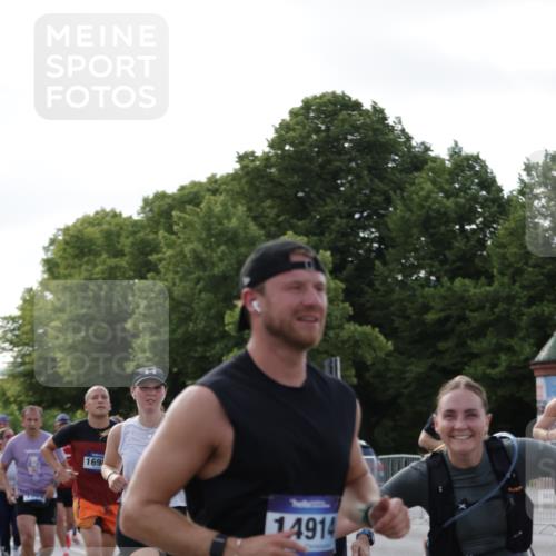 29.06.2025 - hella hamburg halbmarathon Jannik Wohlers http://msf.ph/oto/8255416 29.06.2025 09:57:21 Lombardsbrücke 1094, 1320, 1321, 1422, 1563, 1870, 2448, 2488, 2946, 3058, 3114, 3999, 4261, 4379, 5032, 5305, 5775, 5820, 5907, 6355, 6356, 6374, 6569, 6585, 6628, 6776, 7134, 7478, 7594, 7930, 7932, 7952, 7973, 7976, 8172, 8176, 8413, 8973, 9214, 9227, 9739, 9835, 10860, 11208, 11512, 11832, 12155, 12961, 13701, 13750, 14300, 14865, 14914, 15134, 15146, 15169, 15395, 15426, 15496, 15712, 16008, 16009, 16039, 16047, 16285, 16320, 16750, 16980, 17640, 17642 meine-sportfotos.de