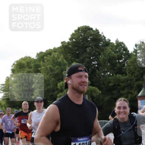 29.06.2025 - hella hamburg halbmarathon Jannik Wohlers http://msf.ph/oto/8255439 29.06.2025 09:57:21 Lombardsbrücke 1094, 1320, 1321, 1422, 1563, 1870, 2448, 2488, 2946, 3058, 3114, 3999, 4261, 4379, 5032, 5305, 5775, 5820, 5907, 6355, 6356, 6374, 6569, 6585, 6628, 6776, 7134, 7478, 7594, 7930, 7932, 7952, 7973, 7976, 8172, 8176, 8413, 8973, 9214, 9227, 9739, 9835, 10860, 11208, 11512, 11832, 12155, 12961, 13701, 13750, 14300, 14865, 14914, 15134, 15146, 15169, 15395, 15426, 15496, 15712, 16008, 16009, 16039, 16047, 16285, 16320, 16750, 16980, 17640, 17642 meine-sportfotos.de