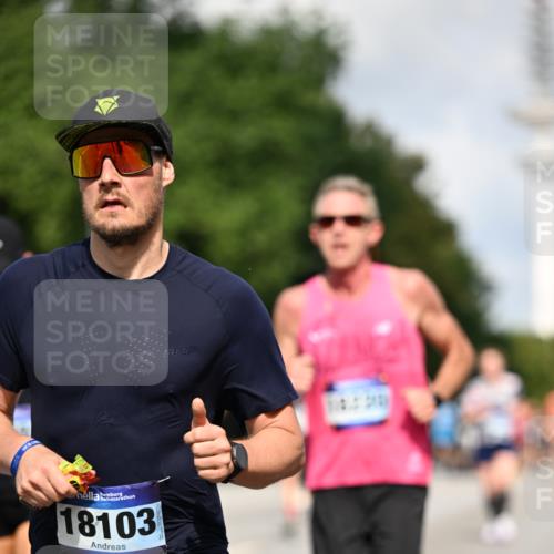 29.06.2025 - hella hamburg halbmarathon Dr. Thomas Lammeyer http://msf.ph/oto/8255467 29.06.2025 09:51:47 Kennedybrücke 1290, 1385, 1505, 1710, 1743, 2714, 2767, 3959, 4860, 5091, 5315, 5554, 5709, 6684, 7152, 7154, 7884, 8933, 9403, 10404, 10793, 10852, 10900 meine-sportfotos.de