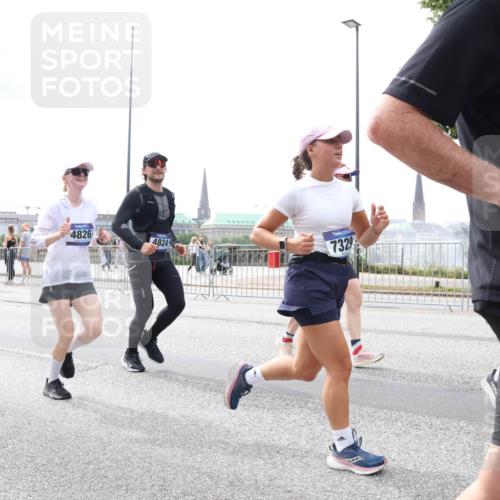 29.06.2025 - hella hamburg halbmarathon Lena Gebhardt http://msf.ph/oto/8255481 29.06.2025 10:34:19 Lombardsbrücke 1417, 1672, 1705, 1787, 2023, 2265, 2412, 2464, 2482, 2496, 2510, 2511, 2526, 2801, 2933, 3145, 3264, 3340, 3345, 3829, 3848, 4479, 4540, 4807, 4824, 4826, 5561, 5584, 5609, 5691, 6034, 6105, 6171, 6329, 6364, 6571, 6574, 7027, 7324, 7329, 7565, 7644, 7733, 8202, 8277, 8349, 8375, 8377, 8383, 8401, 8705, 8965, 9094, 9379, 9875, 10007, 10071, 10360, 10564, 10674, 11872, 13957, 16238, 16390, 16682, 16919, 17230, 18158, 18941 meine-sportfotos.de