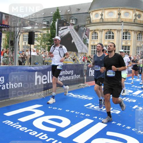 29.06.2025 - hella hamburg halbmarathon Michael Strokosch http://msf.ph/oto/8255513 29.06.2025 10:50:42 Ziel 1399, 1750, 2788, 4346, 6662, 6712, 7134, 7583, 7786, 7952, 8576, 9057, 11214, 11356, 13701, 13808, 13875, 15519, 15803, 16291, 17179, 18006, 18413, 18820 meine-sportfotos.de