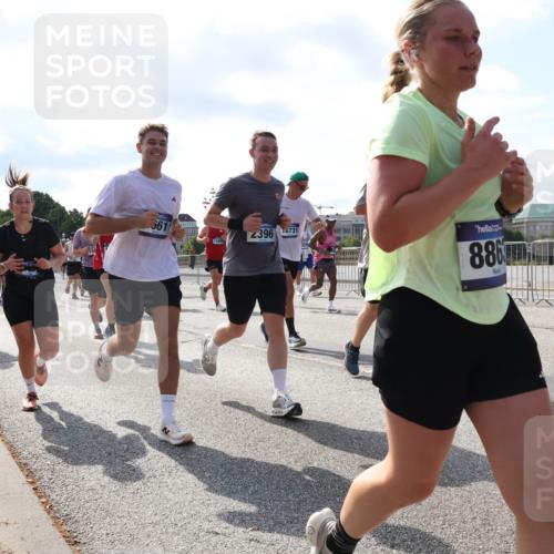 29.06.2025 - hella hamburg halbmarathon Lena Gebhardt http://msf.ph/oto/8255537 29.06.2025 09:56:51 Lombardsbrücke 1381, 1460, 1496, 1537, 1628, 1657, 1783, 1833, 1877, 2013, 2025, 2058, 2074, 2082, 2111, 2208, 2340, 2378, 2396, 2771, 2839, 2869, 2878, 2953, 2996, 3093, 3256, 3296, 3310, 3575, 3652, 3791, 4065, 4377, 4404, 4635, 4711, 4726, 4770, 4833, 4897, 5008, 5169, 5194, 5319, 5839, 5978, 6033, 6286, 6377, 6511, 6512, 6561, 6562, 6631, 7176, 7383, 7475, 8112, 8261, 8313, 8361, 8572, 8587, 8618, 8651, 8661, 8710, 8813, 8863, 8921, 8930, 9060, 9082, 9497, 9597, 9638 meine-sportfotos.de
