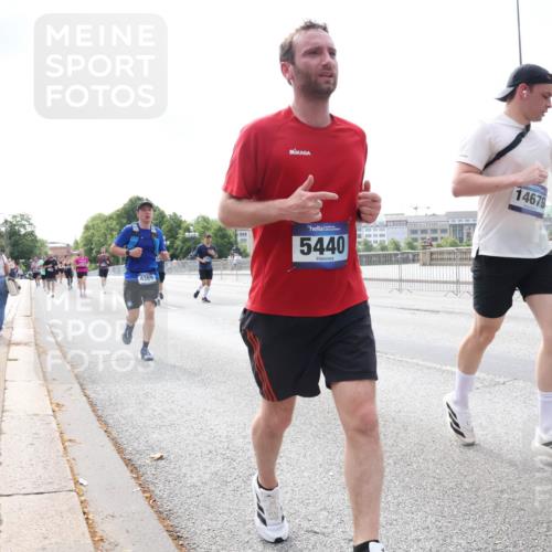 29.06.2025 - hella hamburg halbmarathon Lena Gebhardt http://msf.ph/oto/8255595 29.06.2025 10:10:39 Lombardsbrücke 1166, 1186, 1573, 1781, 4389, 5182, 5440, 5990, 5991, 7042, 7250, 7685, 8219, 8890, 9169, 9681, 9816, 9829, 11180, 11355, 11887, 11904, 11905, 12008, 12426, 12629, 13588, 13594, 13797, 13825, 13901, 14270, 14679, 14822, 15214, 15409, 16166, 16344, 16639, 16808, 16872, 17532, 17730, 18949, 19023 meine-sportfotos.de