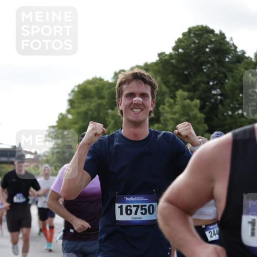 29.06.2025 - hella hamburg halbmarathon Jannik Wohlers http://msf.ph/oto/8255650 29.06.2025 09:57:26 Lombardsbrücke 1094, 1320, 1321, 1563, 1870, 2397, 2448, 2488, 2612, 2946, 3058, 3114, 3251, 4379, 5032, 5305, 5775, 6355, 6356, 6569, 6580, 6585, 6628, 6776, 7134, 7478, 7594, 7646, 7952, 7973, 7976, 8176, 8413, 8973, 9214, 9227, 9739, 9835, 10860, 11208, 11310, 11512, 11832, 12155, 12224, 12961, 13047, 13750, 14300, 14638, 14865, 14914, 15125, 15134, 15169, 15395, 15426, 15496, 15712, 15915, 16008, 16009, 16039, 16285, 16320, 16750, 16980, 17530, 17640, 17642 meine-sportfotos.de
