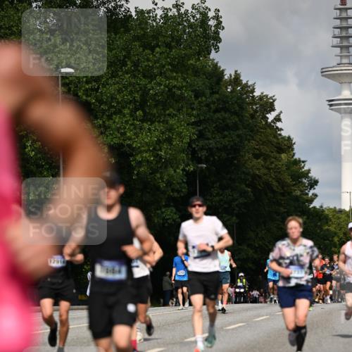 29.06.2025 - hella hamburg halbmarathon Dr. Thomas Lammeyer http://msf.ph/oto/8255653 29.06.2025 09:51:48 Kennedybrücke 1290, 1385, 1505, 1710, 2399, 2714, 2767, 3959, 4860, 5091, 5315, 5554, 5709, 6684, 7152, 7154, 7884, 8933, 9403, 10404, 10793, 10852 meine-sportfotos.de