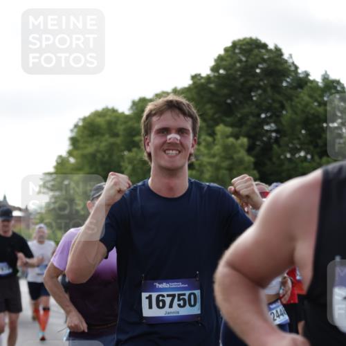 29.06.2025 - hella hamburg halbmarathon Jannik Wohlers http://msf.ph/oto/8255671 29.06.2025 09:57:26 Lombardsbrücke 1094, 1320, 1321, 1563, 1870, 2397, 2448, 2488, 2612, 2946, 3058, 3114, 3251, 4379, 5032, 5305, 5775, 6355, 6356, 6569, 6580, 6585, 6628, 6776, 7134, 7478, 7594, 7646, 7952, 7973, 7976, 8176, 8413, 8973, 9214, 9227, 9739, 9835, 10860, 11208, 11310, 11512, 11832, 12155, 12224, 12961, 13047, 13750, 14300, 14638, 14865, 14914, 15125, 15134, 15169, 15395, 15426, 15496, 15712, 15915, 16008, 16009, 16039, 16285, 16320, 16750, 16980, 17530, 17640, 17642 meine-sportfotos.de