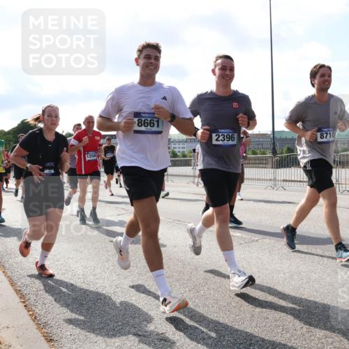 29.06.2025 - hella hamburg halbmarathon Lena Gebhardt http://msf.ph/oto/8255689 29.06.2025 09:56:51 Lombardsbrücke 1381, 1460, 1496, 1537, 1628, 1657, 1783, 1833, 1877, 2013, 2025, 2058, 2074, 2082, 2111, 2208, 2340, 2378, 2396, 2771, 2839, 2869, 2878, 2953, 2996, 3093, 3256, 3296, 3310, 3575, 3652, 3791, 4065, 4377, 4404, 4635, 4711, 4726, 4770, 4833, 4897, 5008, 5169, 5194, 5319, 5839, 5978, 6033, 6286, 6377, 6511, 6512, 6561, 6562, 6631, 7176, 7383, 7475, 8112, 8261, 8313, 8361, 8572, 8587, 8618, 8651, 8661, 8710, 8813, 8863, 8921, 8930, 9060, 9082, 9497, 9597, 9638 meine-sportfotos.de