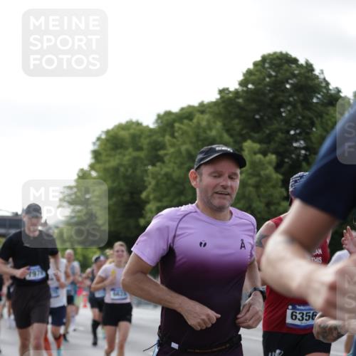 29.06.2025 - hella hamburg halbmarathon Jannik Wohlers http://msf.ph/oto/8255692 29.06.2025 09:57:26 Lombardsbrücke 1094, 1320, 1321, 1563, 1870, 2397, 2448, 2488, 2612, 2946, 3058, 3114, 3251, 4379, 5032, 5305, 5775, 6355, 6356, 6569, 6580, 6585, 6628, 6776, 7134, 7478, 7594, 7646, 7952, 7973, 7976, 8176, 8413, 8973, 9214, 9227, 9739, 9835, 10860, 11208, 11310, 11512, 11832, 12155, 12224, 12961, 13047, 13750, 14300, 14638, 14865, 14914, 15125, 15134, 15169, 15395, 15426, 15496, 15712, 15915, 16008, 16009, 16039, 16285, 16320, 16750, 16980, 17530, 17640, 17642 meine-sportfotos.de
