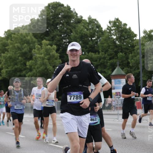 29.06.2025 - hella hamburg halbmarathon Jannik Wohlers http://msf.ph/oto/8255710 29.06.2025 10:31:42 Lombardsbrücke 1311, 1987, 2349, 2384, 2943, 3022, 3221, 3239, 3358, 3752, 3822, 4314, 4605, 4924, 5156, 5496, 5601, 5658, 5743, 6218, 6252, 6718, 6727, 7135, 7239, 7295, 7344, 7535, 7570, 7695, 7789, 7816, 8175, 8538, 10248, 10924, 11168, 11462, 12136, 12319, 12663, 12755, 12936, 13026, 13959, 13960, 14029, 14105, 14191, 14536, 14599, 15471, 16200, 17118, 17342, 17958, 18283, 18369, 18838, 18931 meine-sportfotos.de