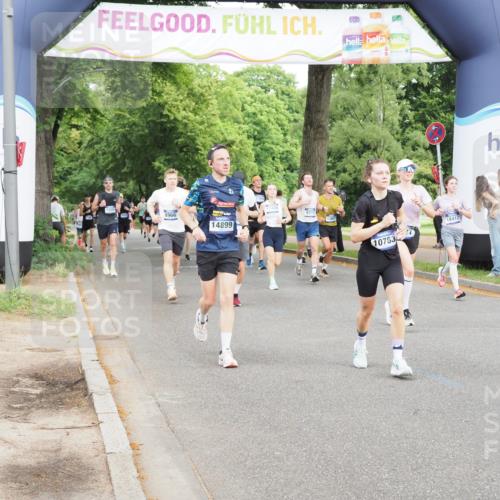 29.06.2025 - hella hamburg halbmarathon MichiJ http://msf.ph/oto/8255734 29.06.2025 10:29:23 Zwischen KM18-KM19 1677, 1912, 2797, 4303, 5050, 6429, 6495, 6771, 7774, 9540, 9640, 10783, 12292, 12895, 13457, 14899, 15493, 16201, 16347, 16580, 17971, 18412, 18802 meine-sportfotos.de