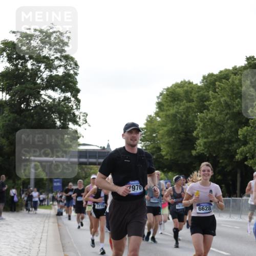 29.06.2025 - hella hamburg halbmarathon Jannik Wohlers http://msf.ph/oto/8255749 29.06.2025 09:57:27 Lombardsbrücke 1094, 1320, 1321, 1563, 1870, 2397, 2448, 2488, 2612, 2946, 3058, 3114, 3251, 4379, 5032, 5305, 5775, 6355, 6356, 6569, 6580, 6585, 6628, 6776, 7134, 7478, 7594, 7646, 7952, 7973, 7976, 8176, 8973, 9214, 9227, 9739, 9835, 10860, 11208, 11310, 11512, 11832, 12155, 12224, 12961, 13047, 13750, 14300, 14638, 14865, 14914, 15125, 15134, 15169, 15395, 15426, 15496, 15712, 15915, 16008, 16009, 16039, 16285, 16320, 16750, 16980, 17530, 17640, 17642 meine-sportfotos.de