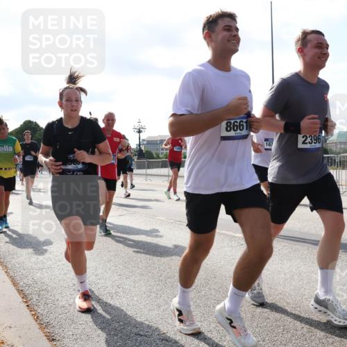 29.06.2025 - hella hamburg halbmarathon Lena Gebhardt http://msf.ph/oto/8255751 29.06.2025 09:56:52 Lombardsbrücke 1381, 1460, 1496, 1537, 1628, 1657, 1783, 1833, 1877, 2013, 2025, 2058, 2074, 2082, 2111, 2208, 2340, 2378, 2396, 2771, 2839, 2869, 2878, 2953, 2996, 3093, 3256, 3296, 3310, 3575, 3652, 3791, 4065, 4377, 4404, 4635, 4711, 4726, 4770, 4833, 4897, 5008, 5169, 5194, 5319, 5839, 5978, 6033, 6286, 6377, 6511, 6512, 6561, 6562, 6631, 7176, 7177, 7383, 7475, 7918, 8112, 8261, 8313, 8361, 8572, 8587, 8618, 8651, 8661, 8710, 8813, 8863, 8921, 8930, 9060, 9082, 9497, 9597, 9638 meine-sportfotos.de