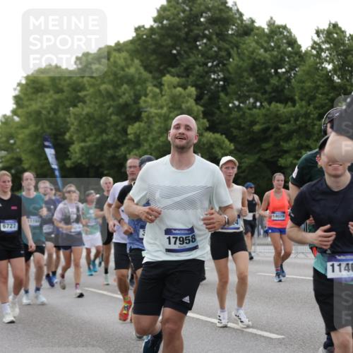 29.06.2025 - hella hamburg halbmarathon Jannik Wohlers http://msf.ph/oto/8255763 29.06.2025 10:31:43 Lombardsbrücke 1311, 1987, 2349, 2384, 2943, 3022, 3221, 3358, 3707, 3752, 3778, 3822, 4314, 4605, 4924, 5156, 5496, 5601, 5658, 5743, 6218, 6252, 7135, 7239, 7295, 7344, 7535, 7570, 7695, 7789, 7816, 8175, 8538, 9206, 10248, 10924, 11168, 11462, 12136, 12319, 12755, 12936, 13026, 13959, 13960, 14029, 14105, 14191, 14599, 15471, 16200, 17118, 17958, 18283, 18369, 18838, 18931 meine-sportfotos.de