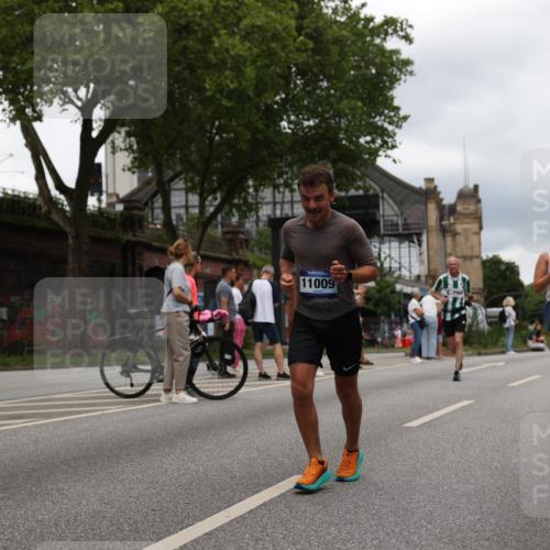 29.06.2025 - hella hamburg halbmarathon Yannick Fuchs http://msf.ph/oto/8255770 29.06.2025 10:48:15 20KM 1410, 1422, 1442, 1549, 1815, 2432, 3103, 3310, 3898, 4299, 6260, 6356, 6374, 6581, 6994, 7129, 7478, 7973, 8223, 8394, 8772, 8798, 9012, 9032, 9060, 9380, 10040, 10266, 11009, 11430, 11789, 12213, 12362, 12489, 13147, 13803, 13869, 14026, 14239, 14818, 15113, 15156, 15169, 15524, 16092, 16574, 16623, 16750, 17740, 17765, 18308, 18450, 18759, 19067, 19177 meine-sportfotos.de