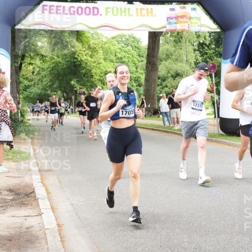 29.06.2025 - hella hamburg halbmarathon MichiJ http://msf.ph/oto/8255784 29.06.2025 10:52:37 Zwischen KM18-KM19 7826, 9736, 9737, 10736, 10886, 12371, 12473, 14607, 17059, 17707, 18726, 18827 meine-sportfotos.de